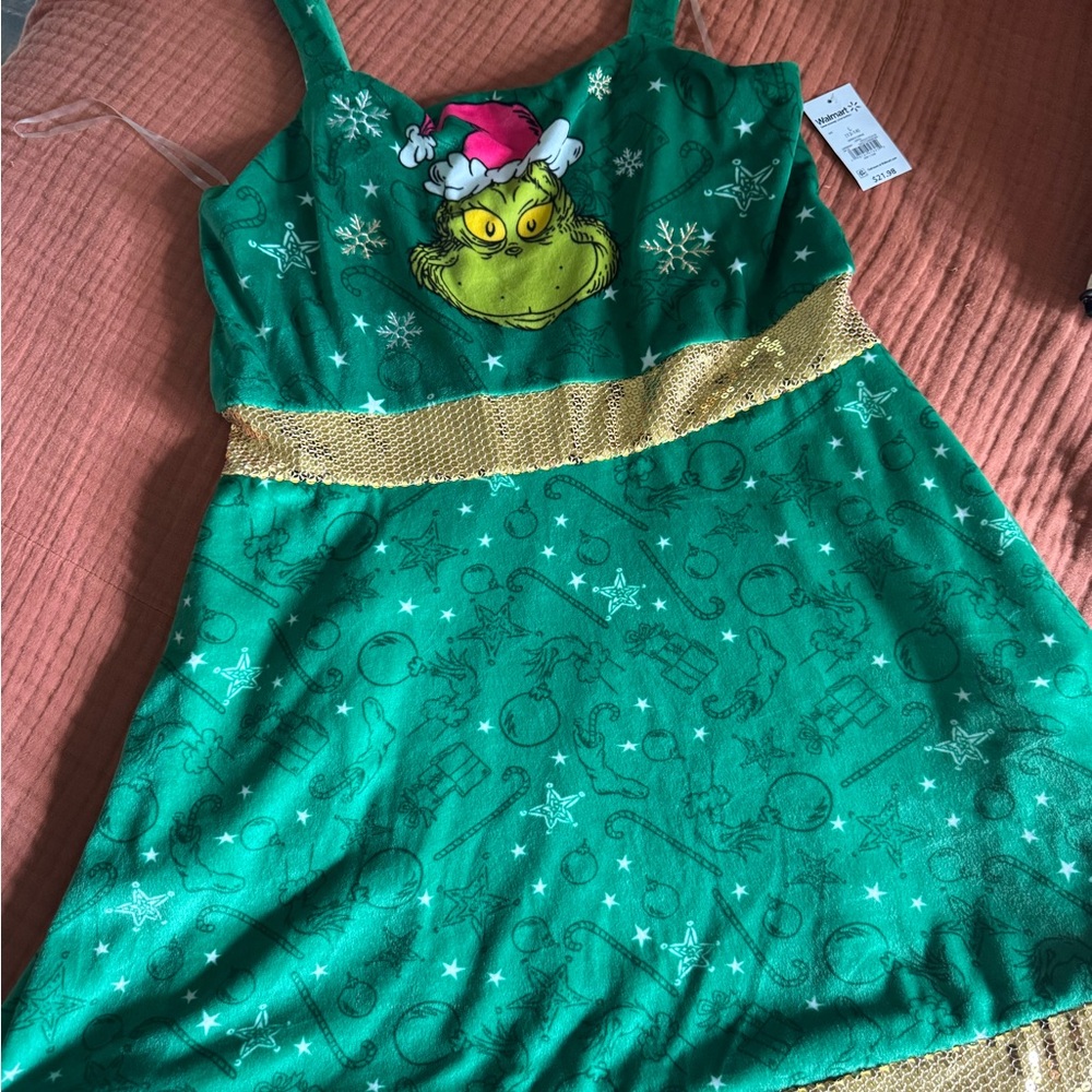 Green Grinch women’s dress NWT